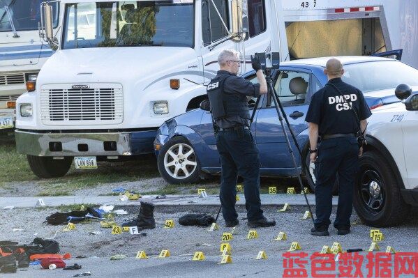 爱荷华州发生枪战，一名逃跑的嫌疑人死亡，两名警察受伤