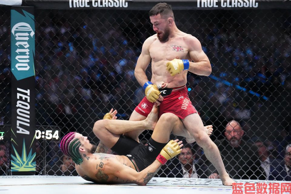 LAS VEGAS, NEVADA - SEPTEMBER 14: (R-L) Merab Dvalishvili of Georgia grapples with Sean O'Malley in the UFC bantamweight championship fight during the UFC 306 at Riyadh Season Noche UFC event at Sphere on September 14, 2024 in Las Vegas, Nevada. (Photo by Chris Unger/Zuffa LLC)