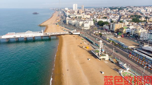 布莱顿海滩发生恐怖事件，少女被“强奸”，女子被“性侵犯”——警方在闭路电视上认罪