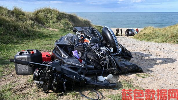 英吉利海峡移民船灾难造成8人死亡，10个月大的婴儿情况危急