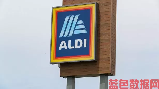 阿尔迪(Aldi)推出了一款售价1.70英镑的“最适合秋天”的商品，顾客们都争先