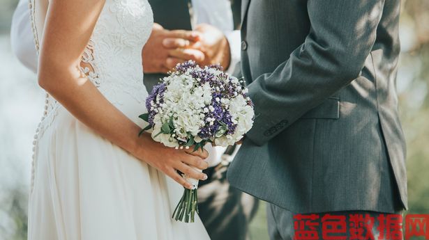 “我婆婆想在我的婚礼上跳母子舞，还额外邀请了60位客人。”