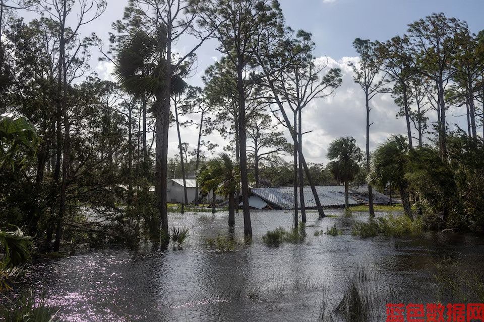 海伦的愤怒:43人死亡，数百万人失去电力，美国东南部被致命风暴摧毁