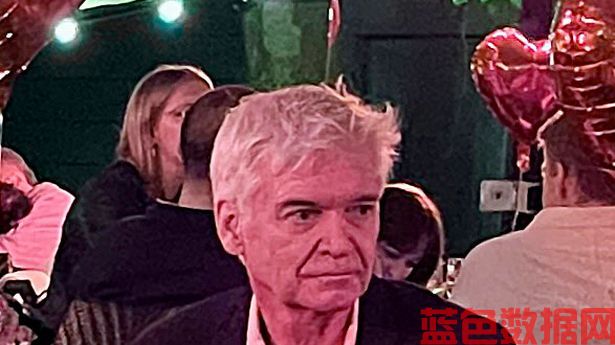 菲利普·斯科菲尔德(Phillip Schofield)在电视回归前几小时啜饮香