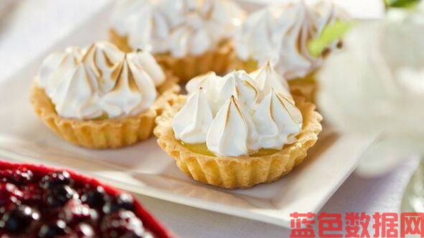 詹姆斯·马丁的“绝对美味”柠檬蛋白派食谱