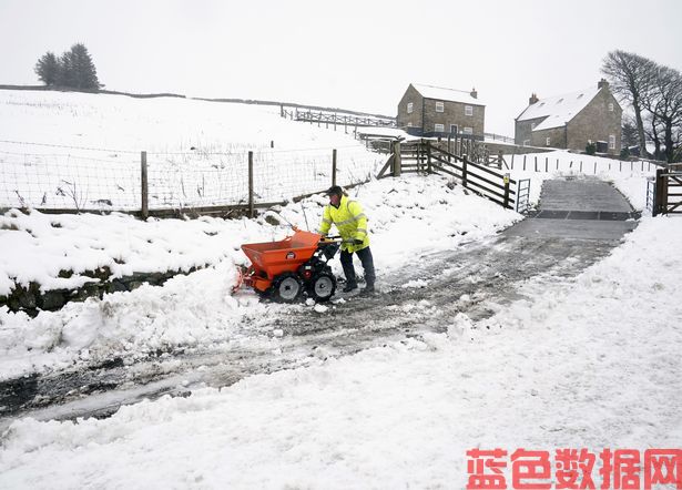 灰机@hz2333英国天气：降雪地图显示，这场700英里宽的暴风雪将带来“严重寒