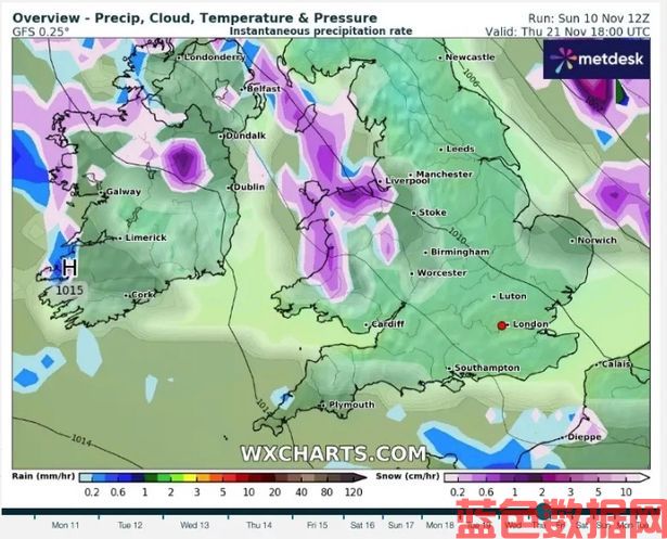 灰机@hz2333英国降雪：天气地图变成紫色，显示英国人预计北极暴风雪的确切日期